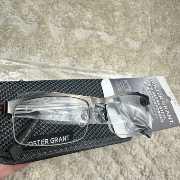 Foster Grant +1.25 Reading Glasses - Picture 3 of 3
